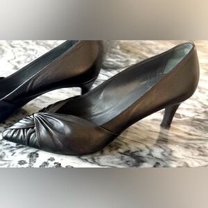 Natan Black Vintage Style Heels with Twist Ornamental Detailing in Black